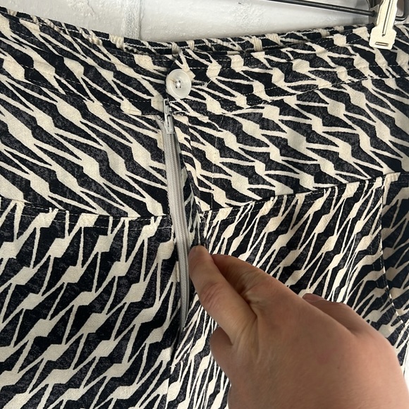 Anthropologie Printed straight leg trouser pants Size 6 - Picture 9 of 17